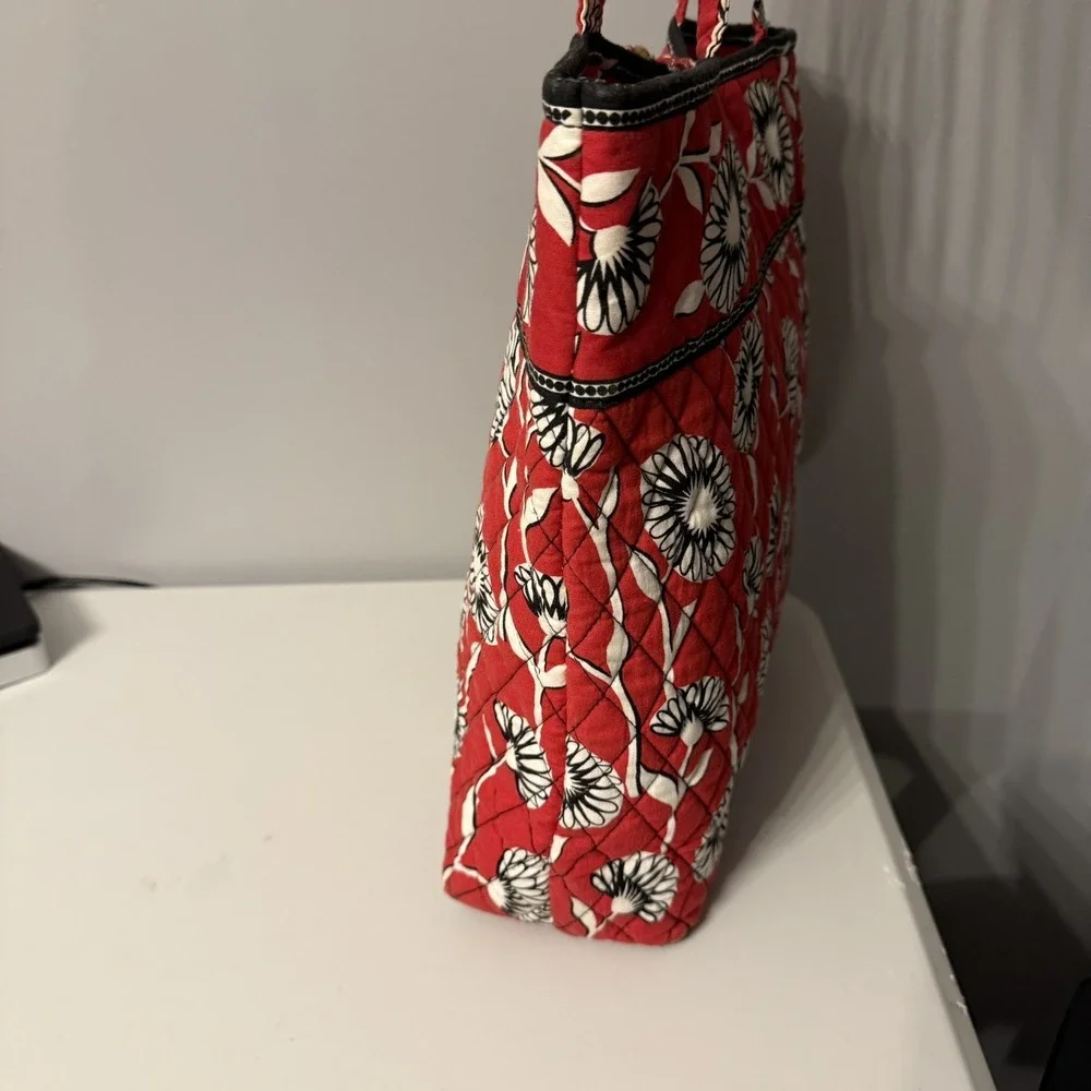 Vera‎ Bradley Deco Daisy Red Purse/Tote/Bag Roomy interior, perfect Boho/Chic